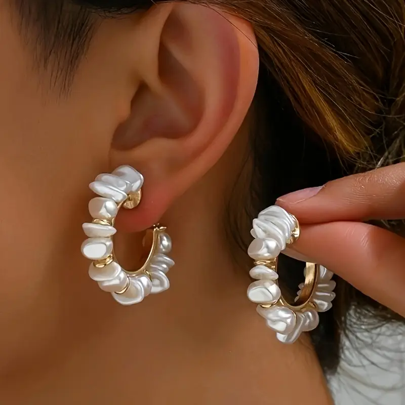 Boucles d'oreilles créoles en perles blanches vintage