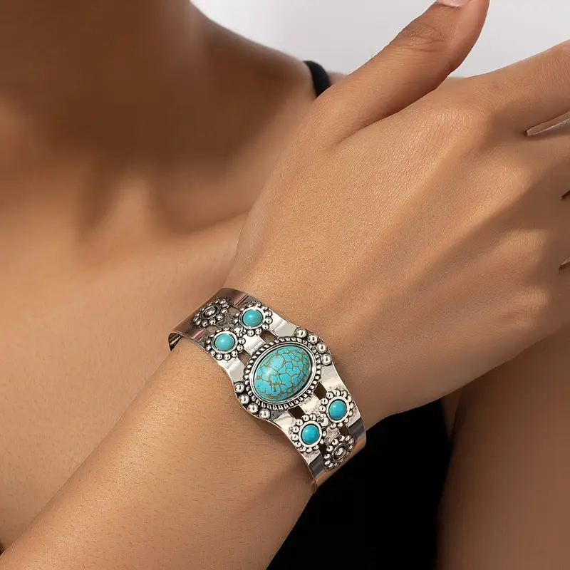 Bracelet en argent avec opale bleue vintage