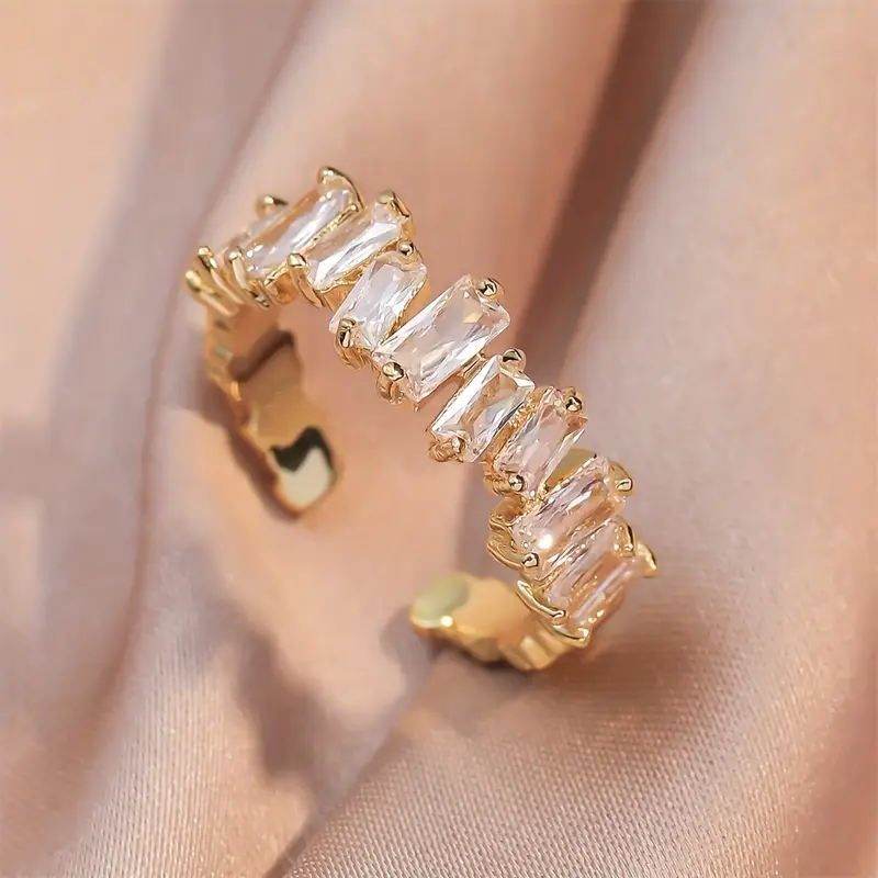 Bague en Verre Blanc Incrusté d'Or