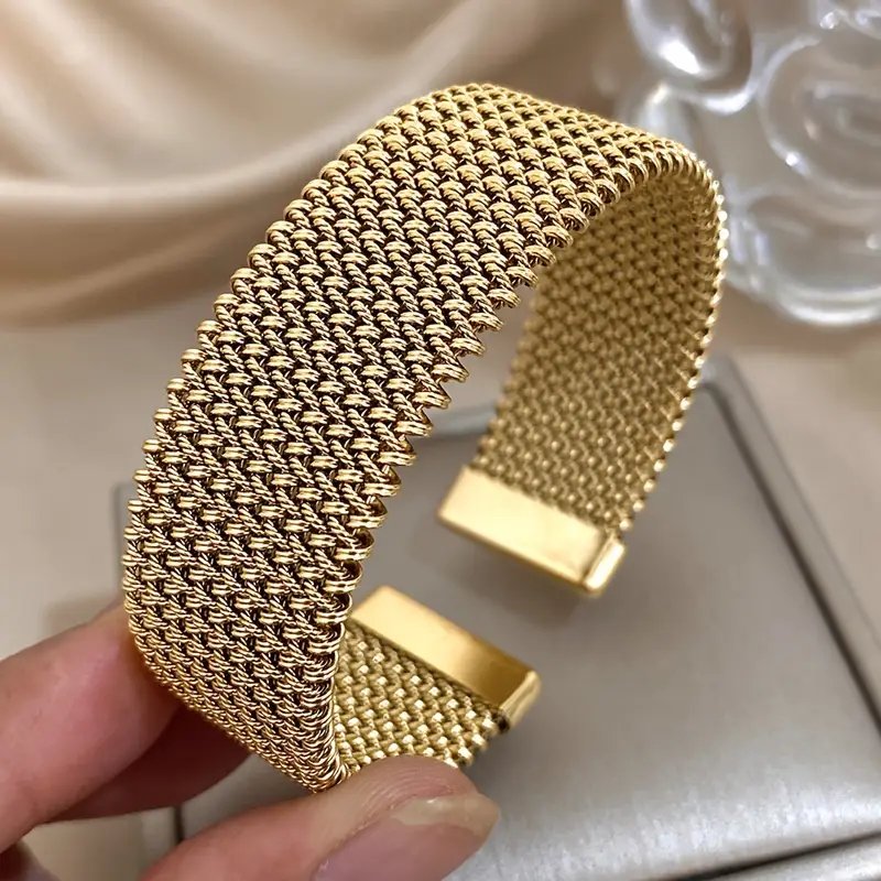 Bracelet en maille dorée ouverte