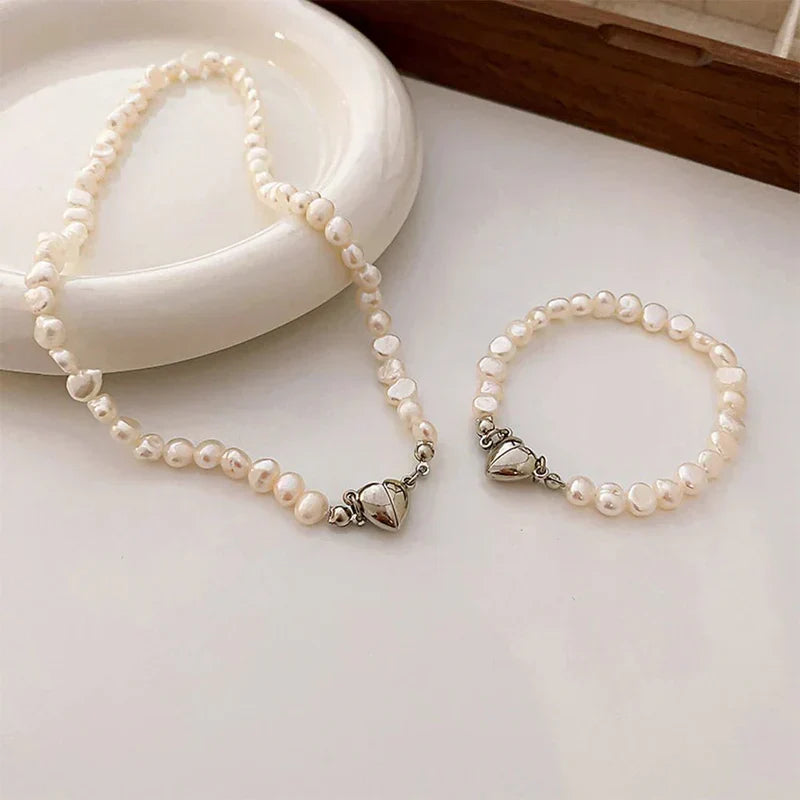 Collier et bracelet en perles de cœur magnétique
