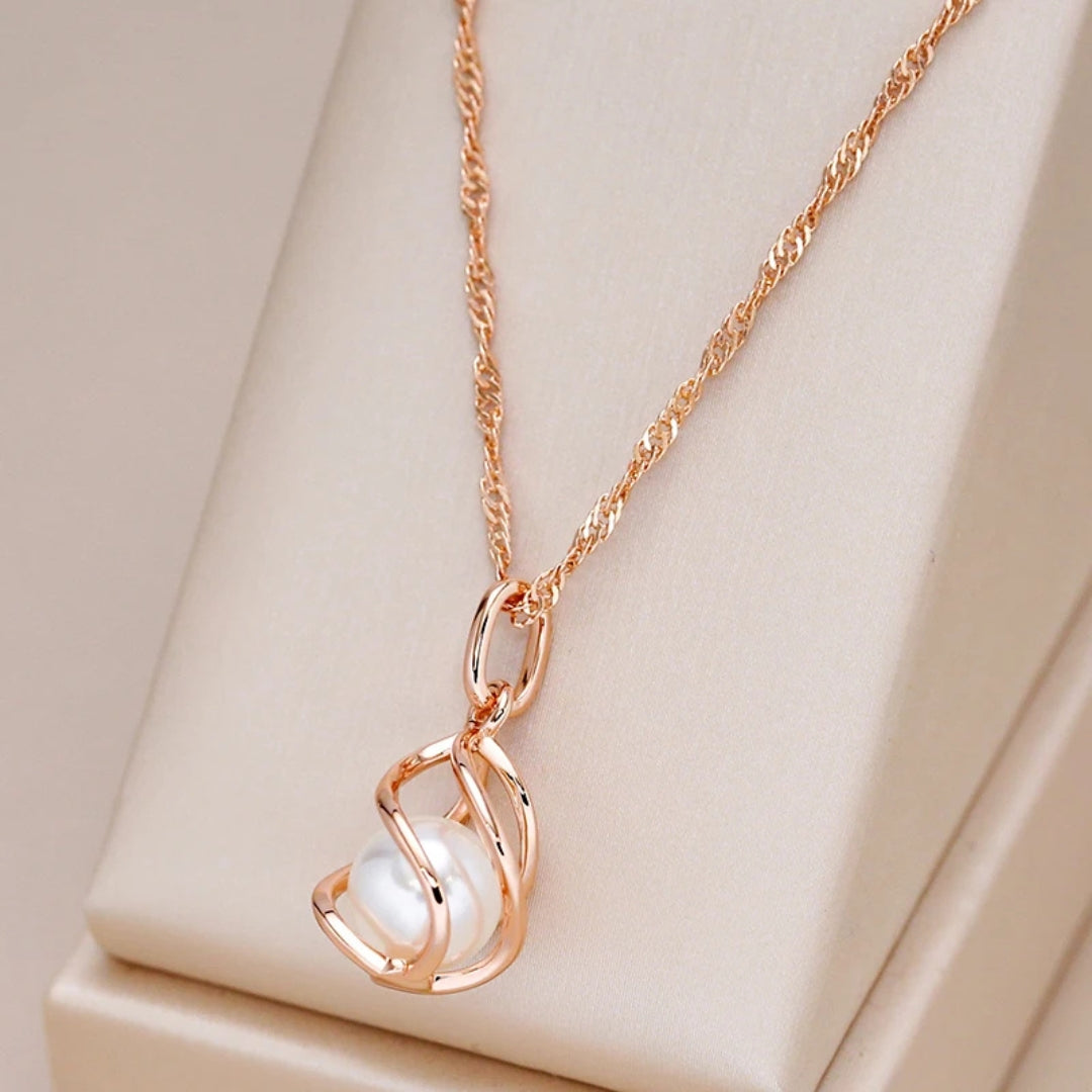 Collier en Or avec Couverture en Perles Élégantes