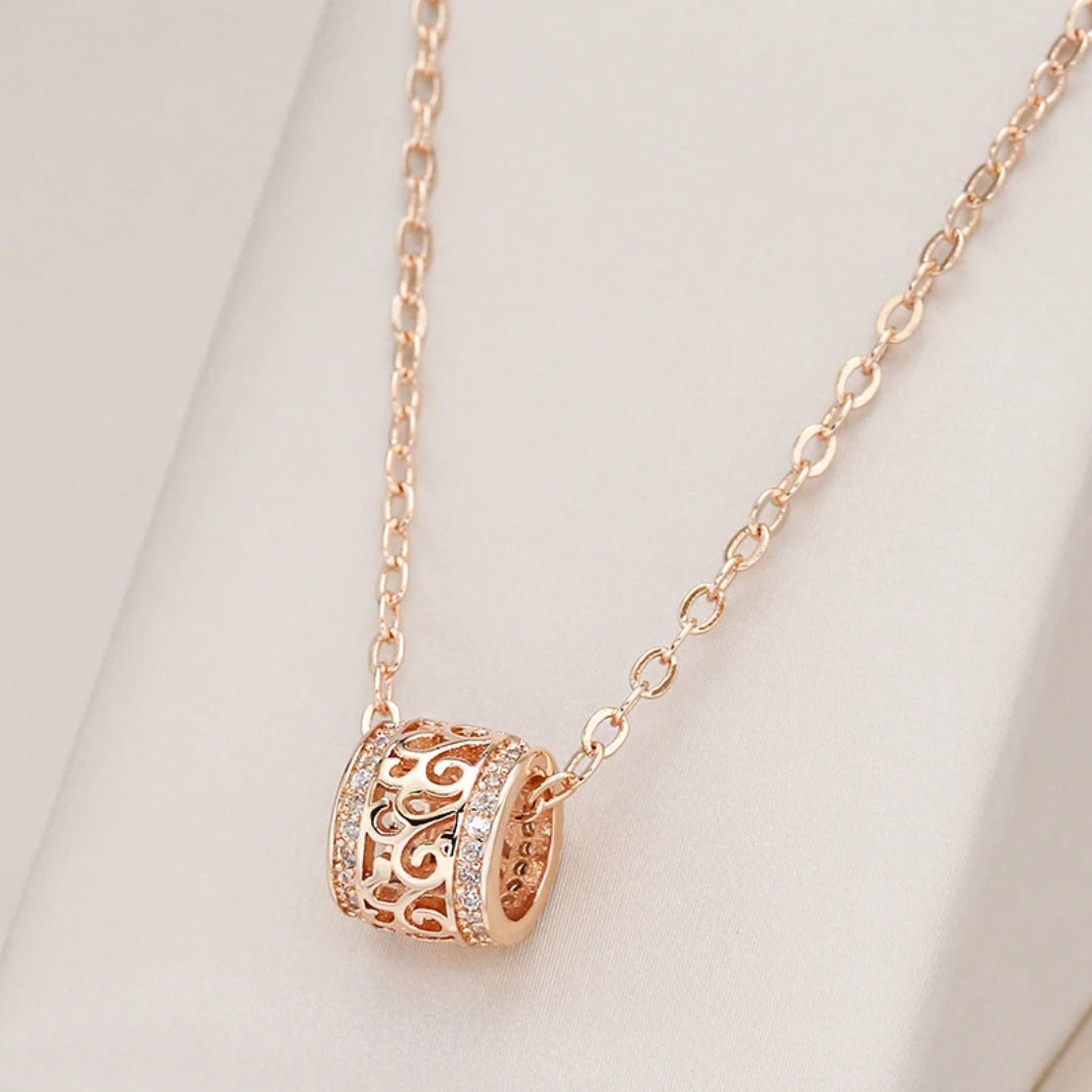 Collier Pendentif Creux Doré Élégant