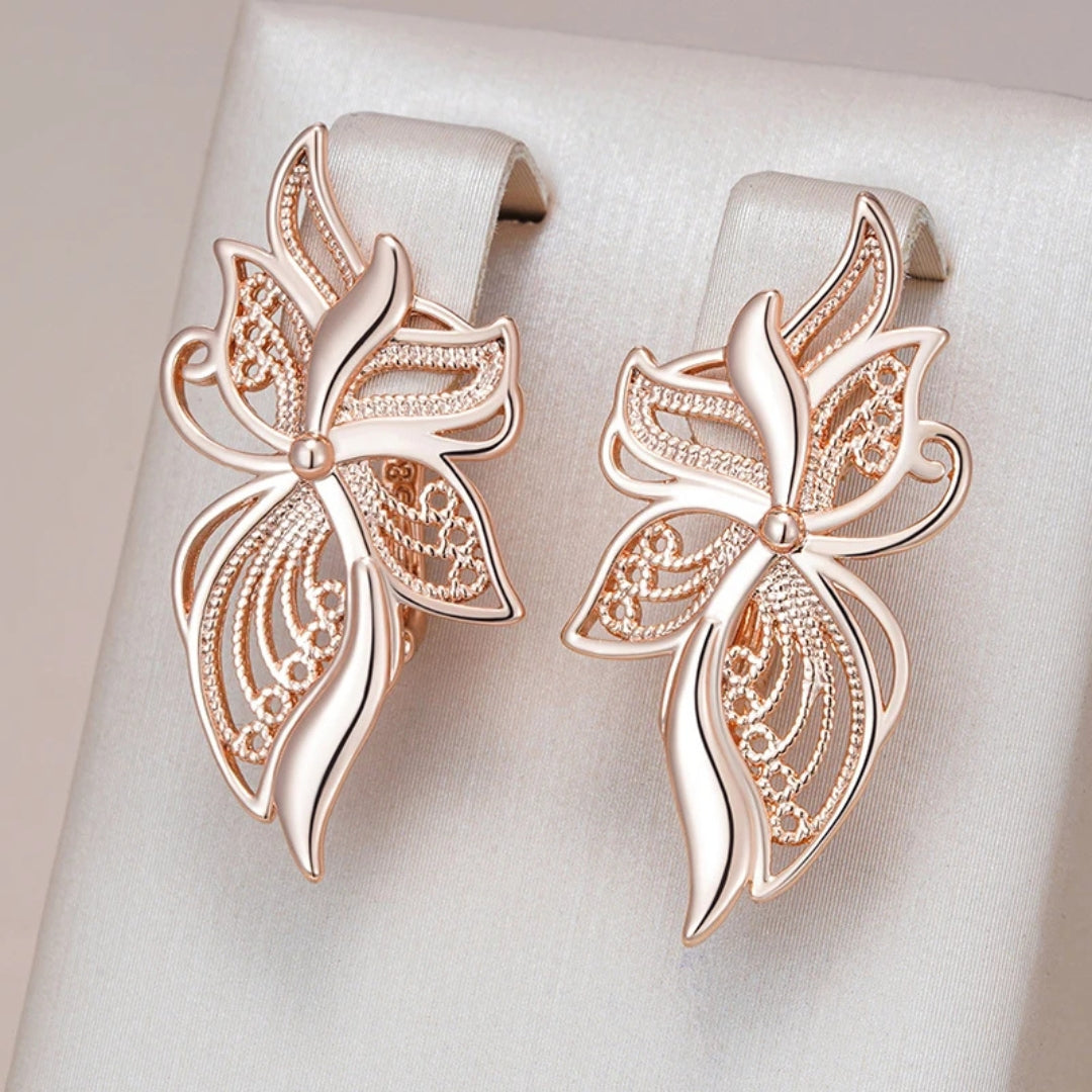 Boucles d'oreilles en or élégant en forme de fleur creuse