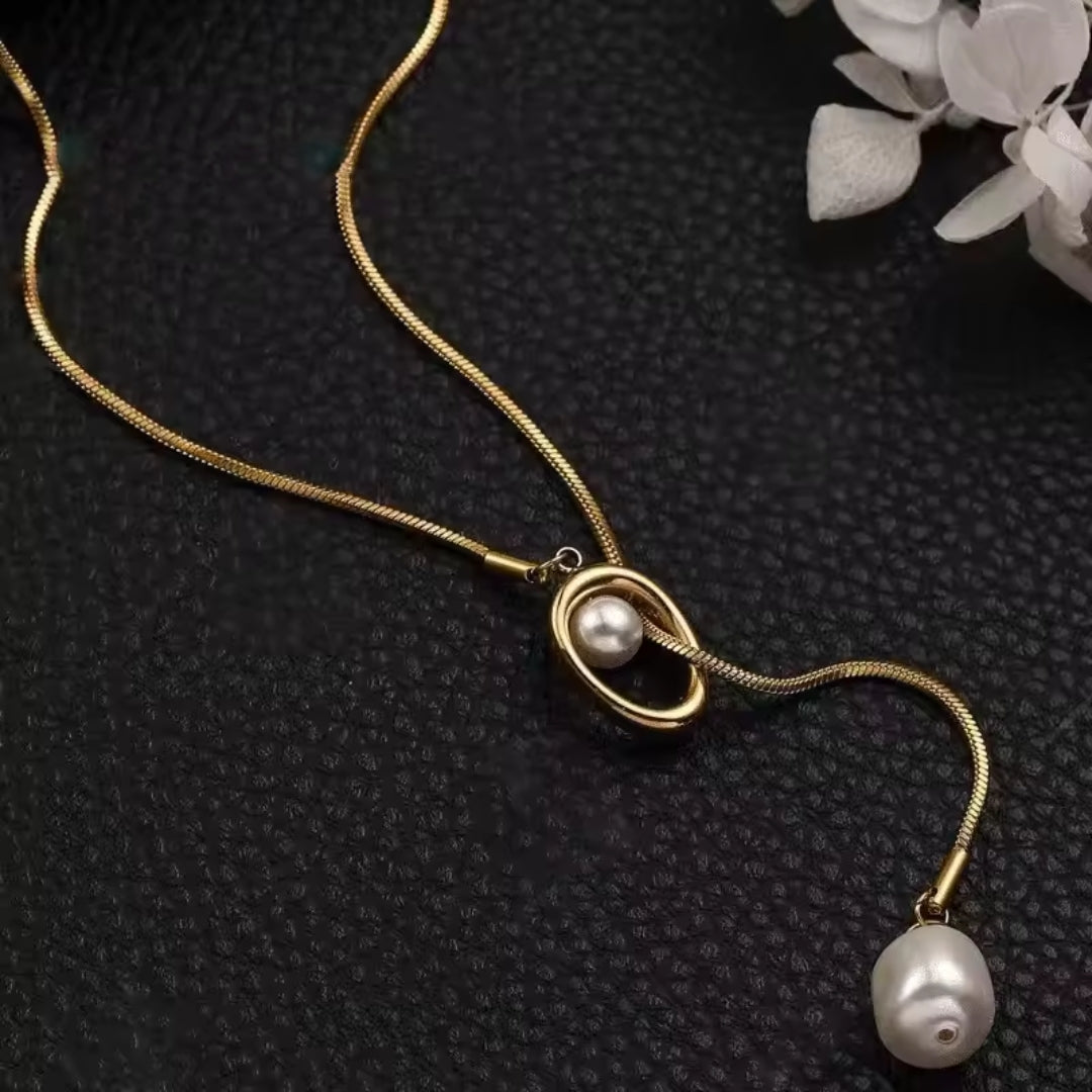 Collier en perles dorées