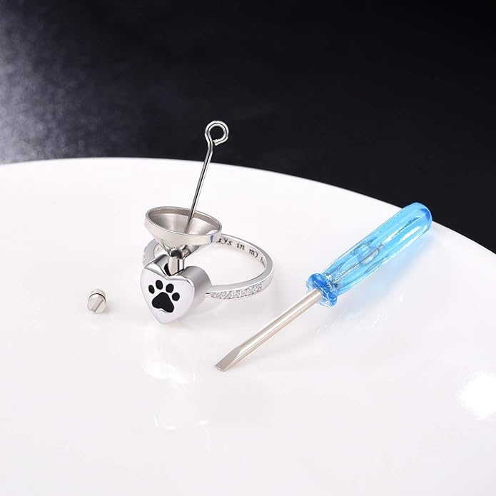 Bague Urne en Forme de Patte de Coeur – Bijoux de Crémation pour Animaux de Compagnie